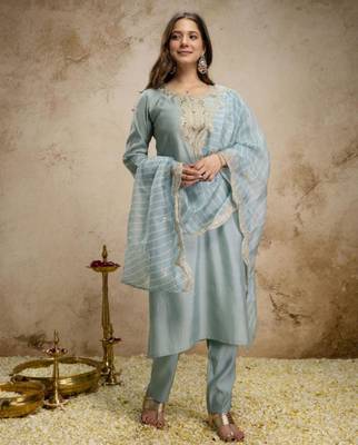Blue chanderi embroidered kurta set 3