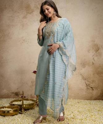 Blue chanderi embroidered kurta set 4