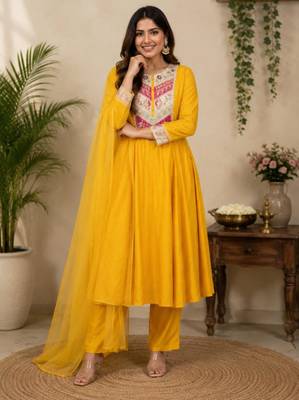 Yellow chanderi embroidered kurta set 1