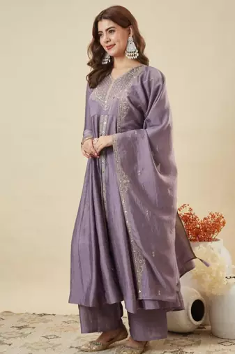 Purple silk blend embroidered kurta set