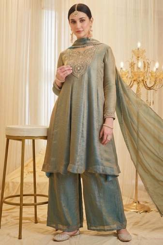 Green silk blend embroidered kurta set