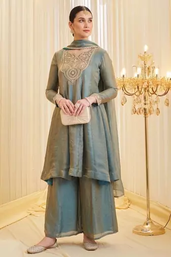 Green silk blend embroidered kurta set