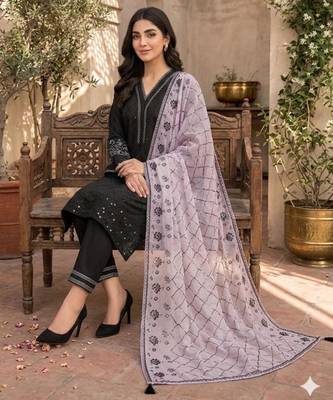 Black silk blend embroidered kurta set 1