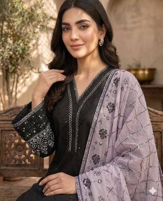 Black silk blend embroidered kurta set 2