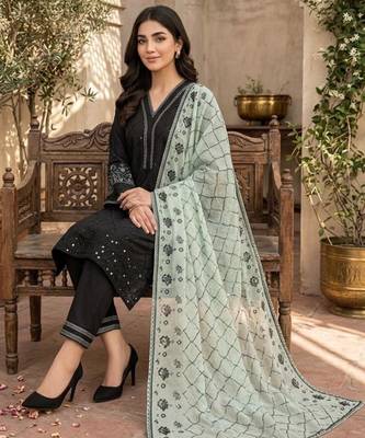 Black silk blend embroidered kurta set 4