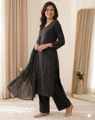 Black chanderi embroidered palazzo set 4
