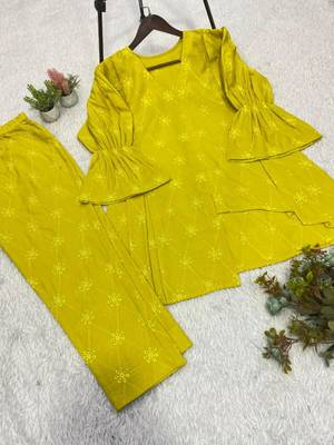 Green cotton embroidered kurta set 3