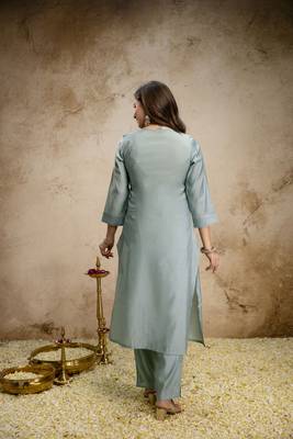 Sea green roman silk embroidered kurti pant set with leriya dupatta 4