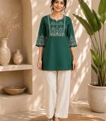Women's stylish rama ethnic kurti with white pant co-ord set