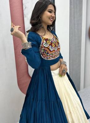 NAVRATRI WEAR BLUE COTTON LONG FLARED GAMATHI & MIRROR WORK LEHENGA CHOLI 4
