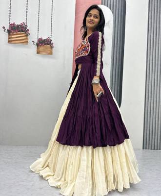 NAVRATRI WEAR PURPLE COTTON LONG FLARED GAMATHI & MIRROR WORK LEHENGA CHOLI 2