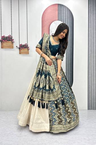 OFF-WHITE-GREEN SIMAR SILK FREE SIZE LEHENGA JACQUARD UN-STITCH BLOUSE JACQUARD SOFT SILK LEHENGA SAREE