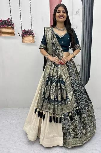 OFF-WHITE-GREEN SIMAR SILK FREE SIZE LEHENGA JACQUARD UN-STITCH BLOUSE JACQUARD SOFT SILK LEHENGA SAREE