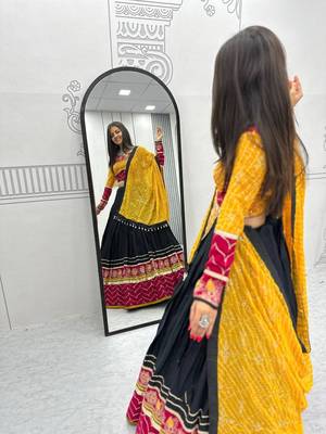 Gold  silk blend embroidered Lehenga with blouse 5