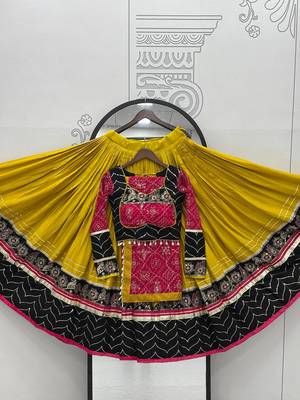 Gold  silk blend embroidered Lehenga with blouse 6