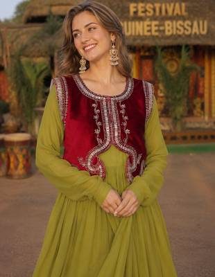 Mehendi chanderi gown with embroidery & beats work 2