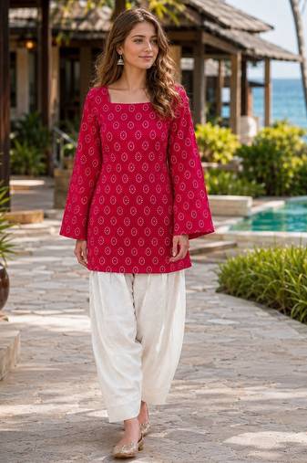 Red cotton suit with digital print