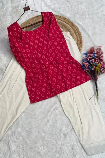 Red cotton suit with digital print