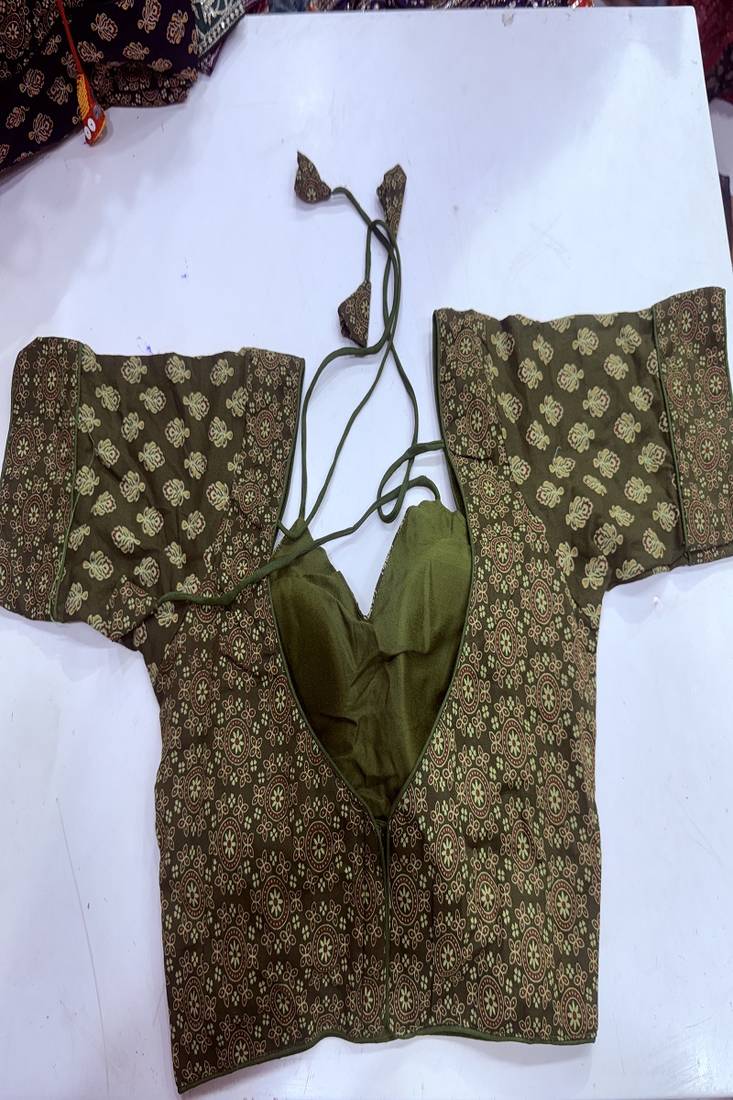 Dark green printed blouse with sweetheart neck & back dori