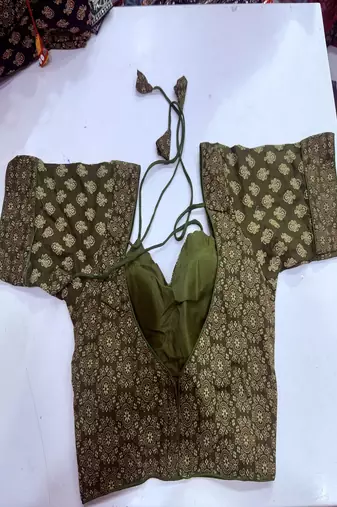 Dark green printed blouse with sweetheart neck & back dori