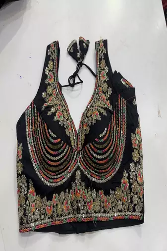 Black heavy embroidery sweetheart neck sleeveless blouse