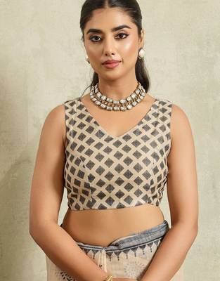 Cream printed blended cotton designer saree with blouse piece 5