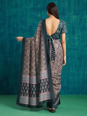 Navy blue printed blended cotton designer saree with blouse piece 3