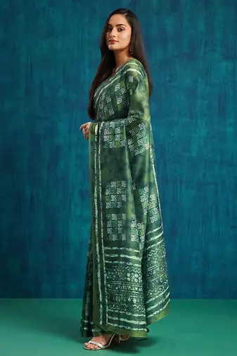 Green printed blended cotton designer saree with blouse piece