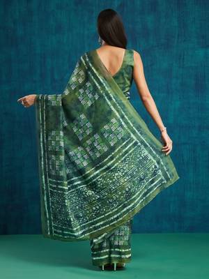 Green printed blended cotton designer saree with blouse piece 5