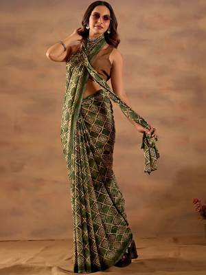 Green printed crepe casual saree with blouse piece 3