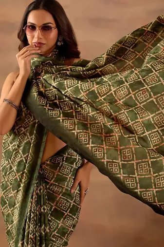 Green printed crepe casual saree with blouse piece