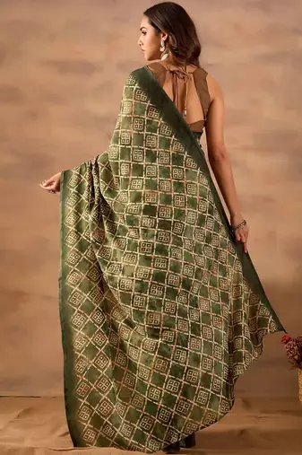 Green printed crepe casual saree with blouse piece