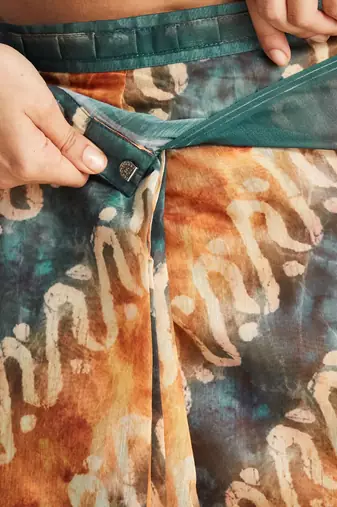 Orange printed blended cotton designer saree with blouse piece
