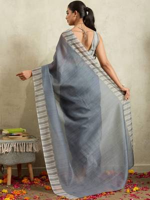 Grey printed blended cotton designer saree with blouse piece 4