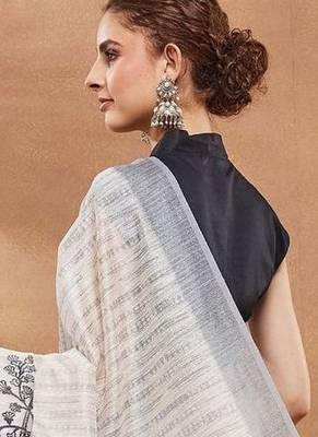 Off white printed silk blend ethnic saree with blouse piece 5