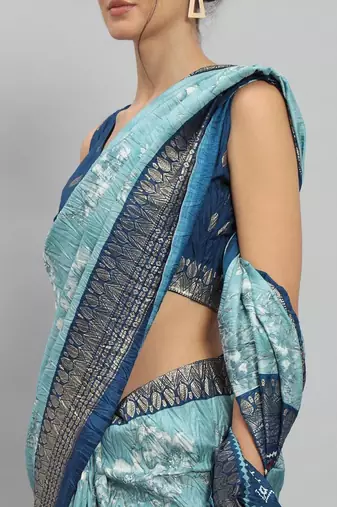 Green printed silk blend ethnic saree with blouse piece