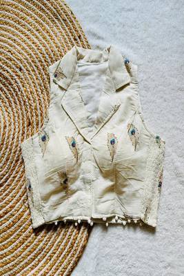 Off white embroidered cotton designer sleeveless readymade saree blouse for women festive party wear 1