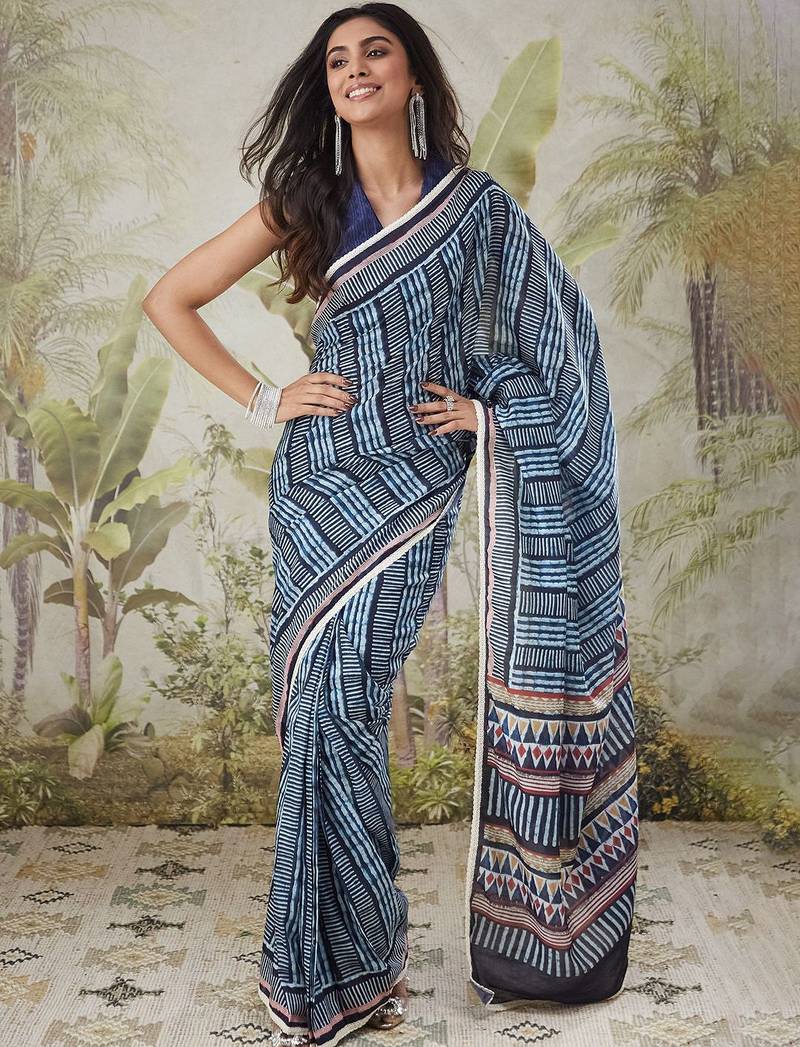 Navy blue elegant printed polycotton saree with blouse piece