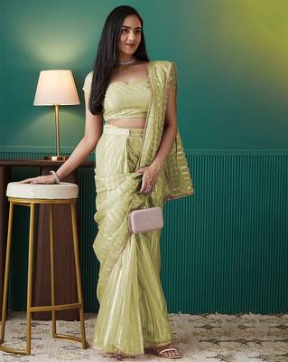 Green elegant printed organza saree with blouse piece 4