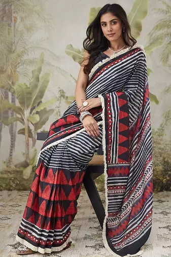 Red elegant printed polycotton saree with blouse piece