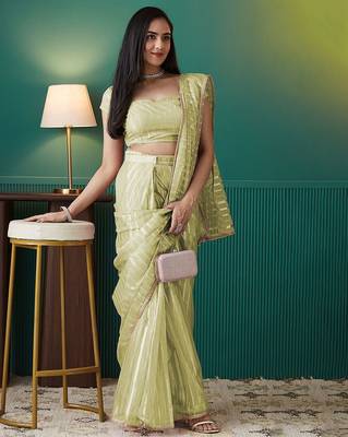 Green elegant printed organza saree with blouse piece 4