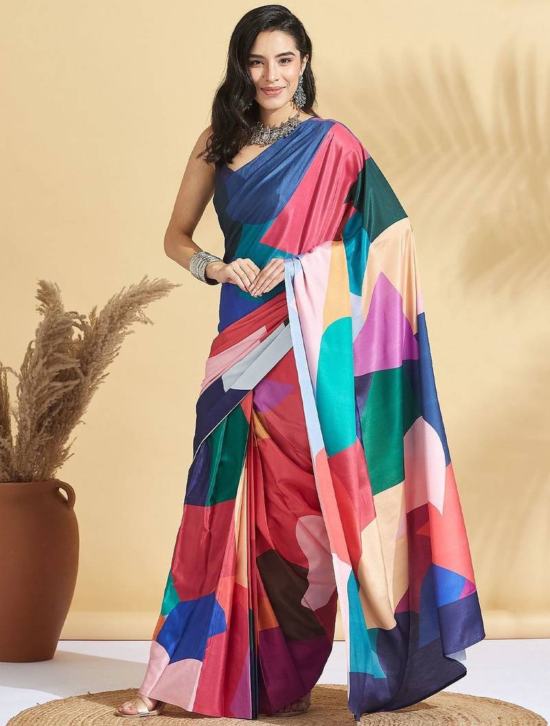 Red printed crepe casual saree with blouse piece