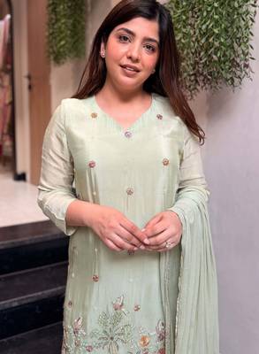 Green crepe embroidered kurta palazzo set with nazmin dupatta 2