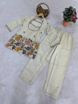 Cream chinnon silk kurta palazzo set with beads embroidery 4