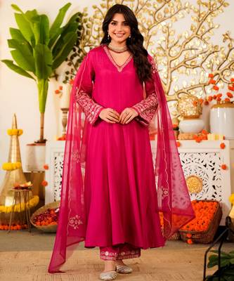 Pink viscose chanderi embroidered kurta pant dupatta set 1