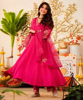 Pink viscose chanderi embroidered kurta pant dupatta set 3