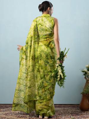 Green printed silk blend ethnic saree with blouse piece 2