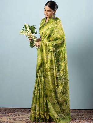 Green printed silk blend ethnic saree with blouse piece 3