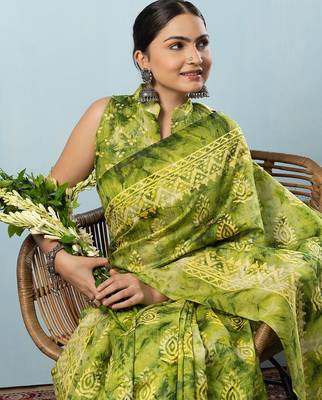 Green printed silk blend ethnic saree with blouse piece 4