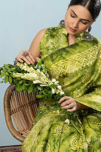 Green printed silk blend ethnic saree with blouse piece